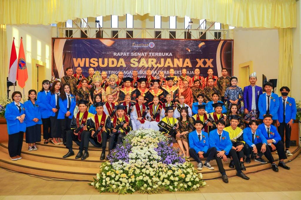 Wisuda Sarjana XX - Foto Bersama Panitia